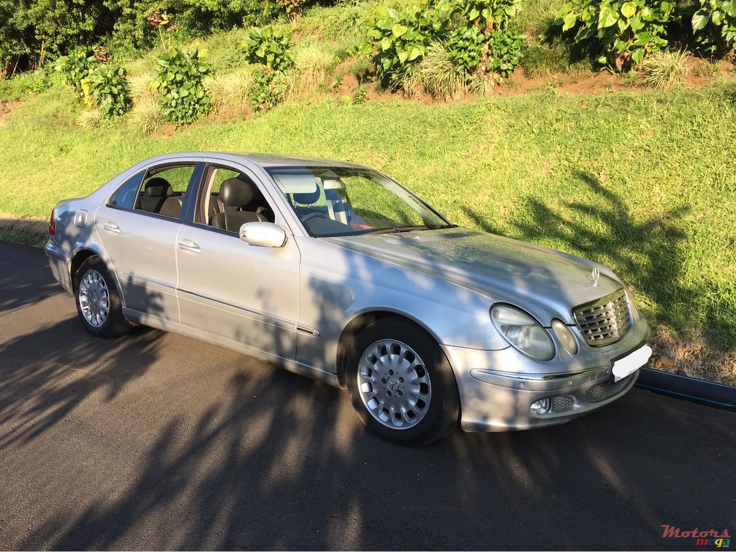 2004' Mercedes-Benz E-Class photo #1