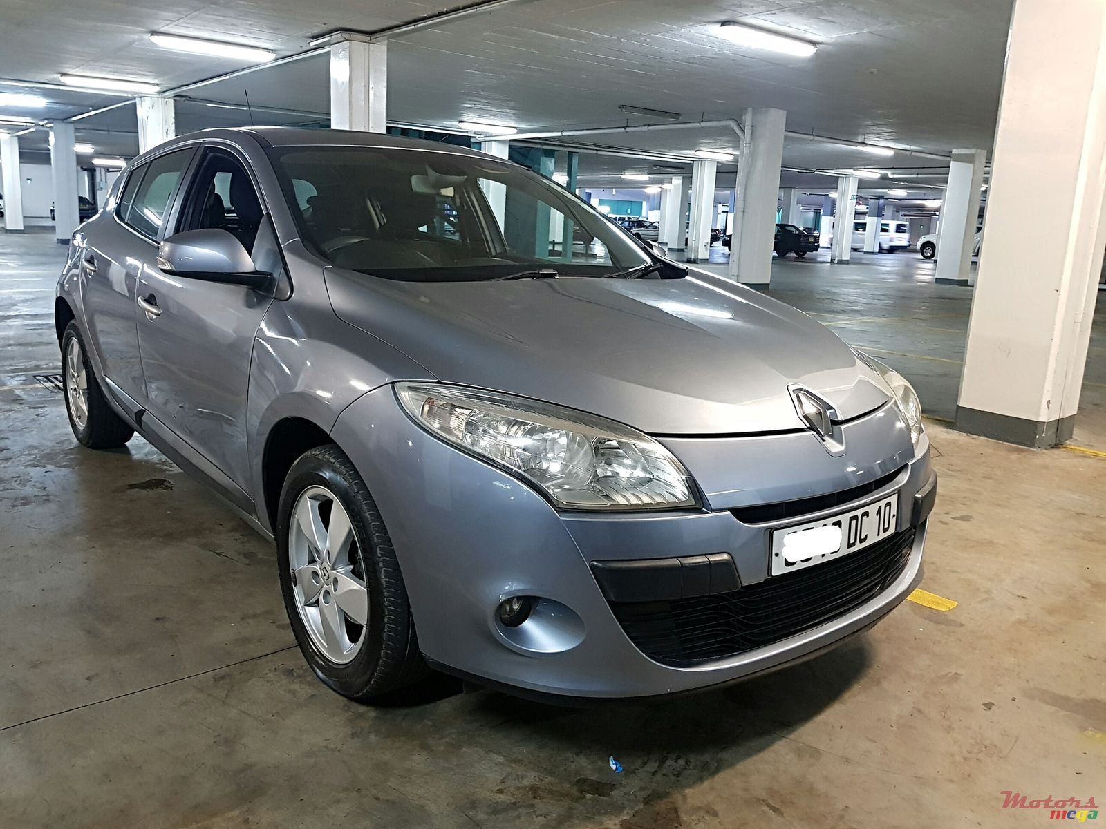 2010' Renault Megane automatic photo #2