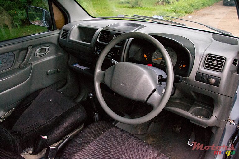 2004' Suzuki Wagon R photo #5