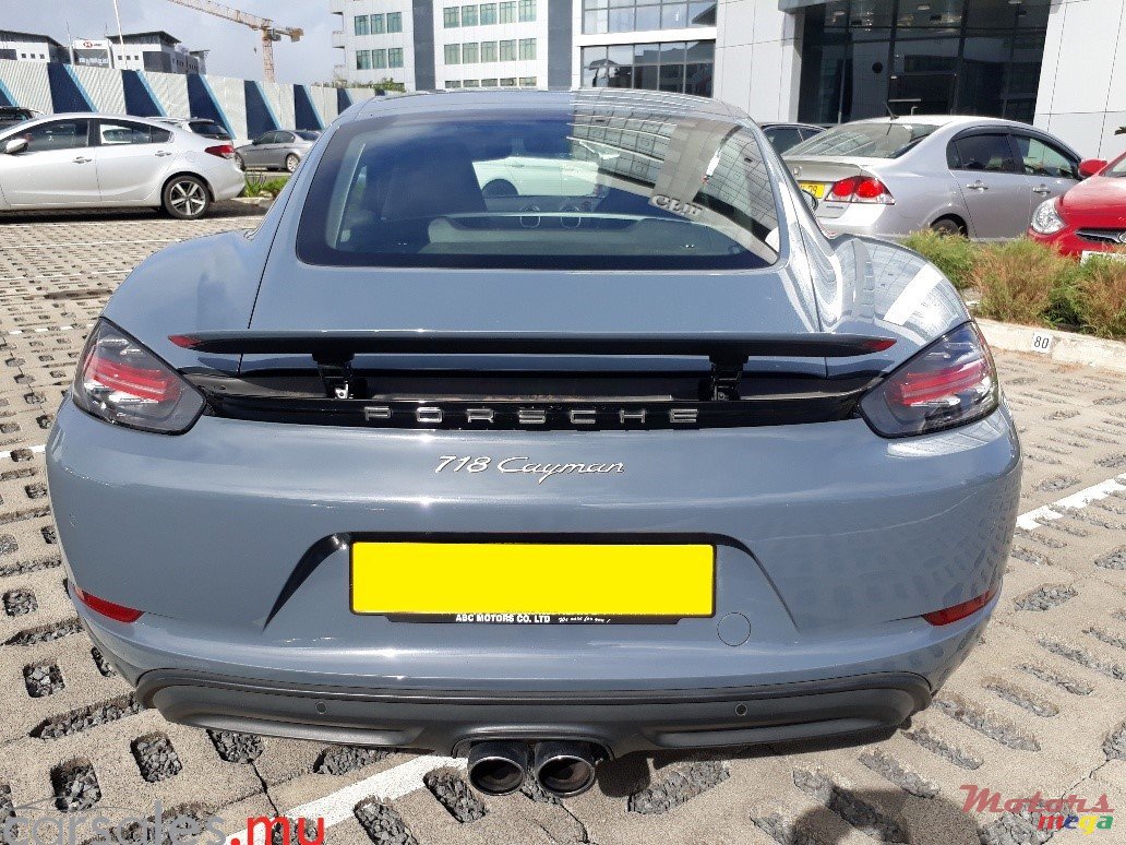 2017' Porsche Cayman 718 photo #5