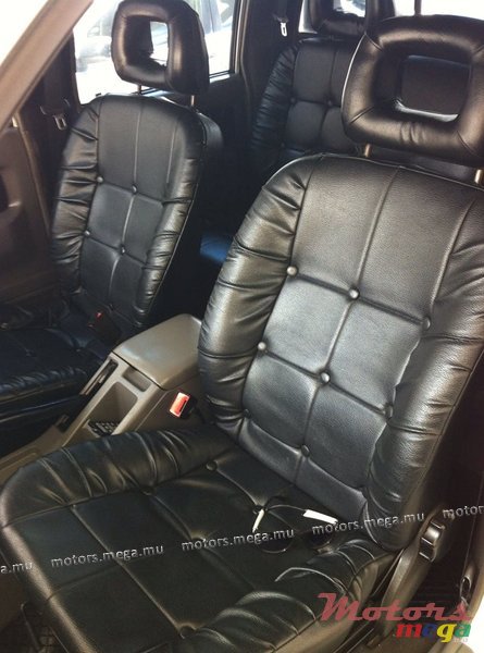 2002' Isuzu KB Series KB300 photo #2