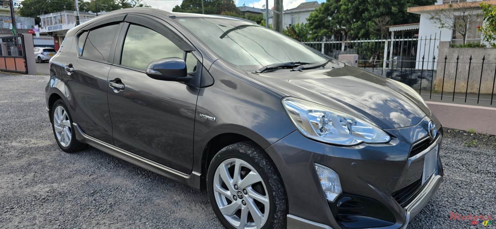 2016' Toyota Aqua photo #2