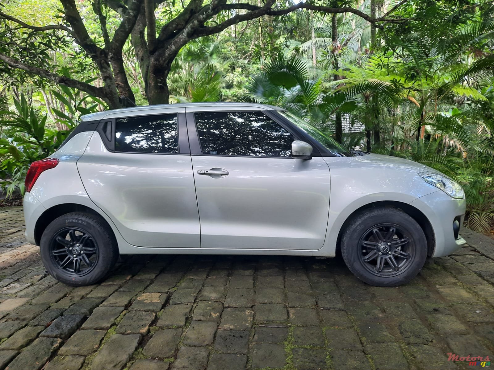 2021' Suzuki Swift photo #2