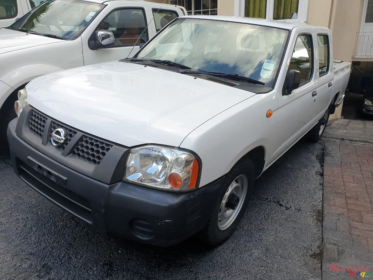 2012' Nissan Navara photo #1