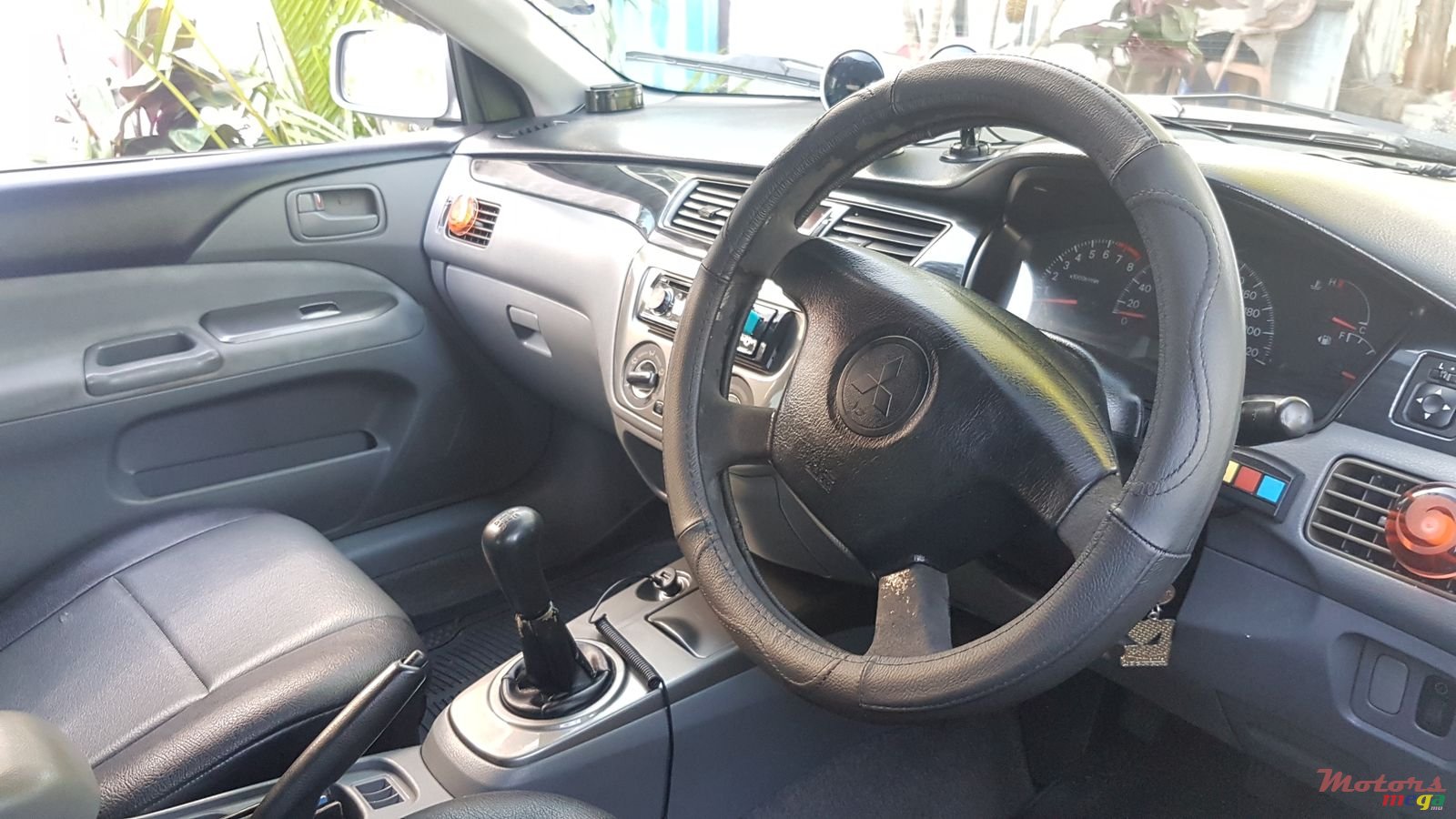 2004' Mitsubishi Lancer photo #1