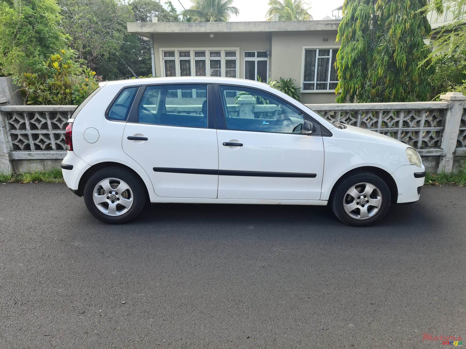 2010' Volkswagen Polo photo #4