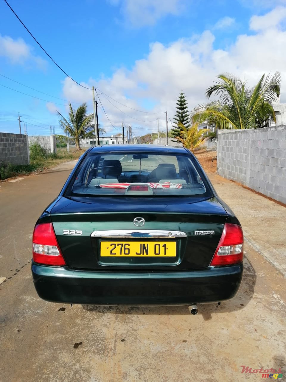 2001' Mazda 323 photo #2