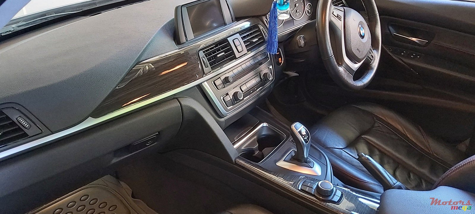 2012' BMW 3 Series photo #7