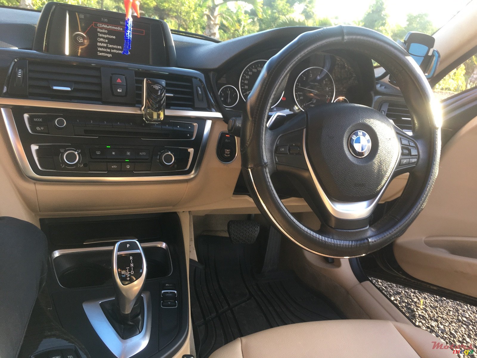 2012' BMW 320 photo #6