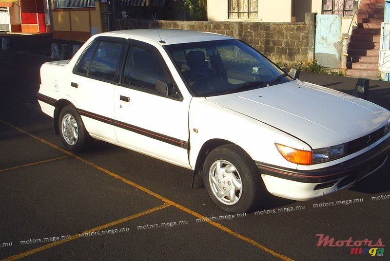 1989' Mitsubishi Lancer photo #1