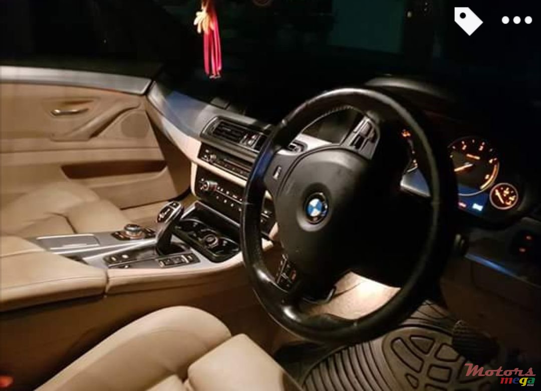 2011' BMW 530 photo #2