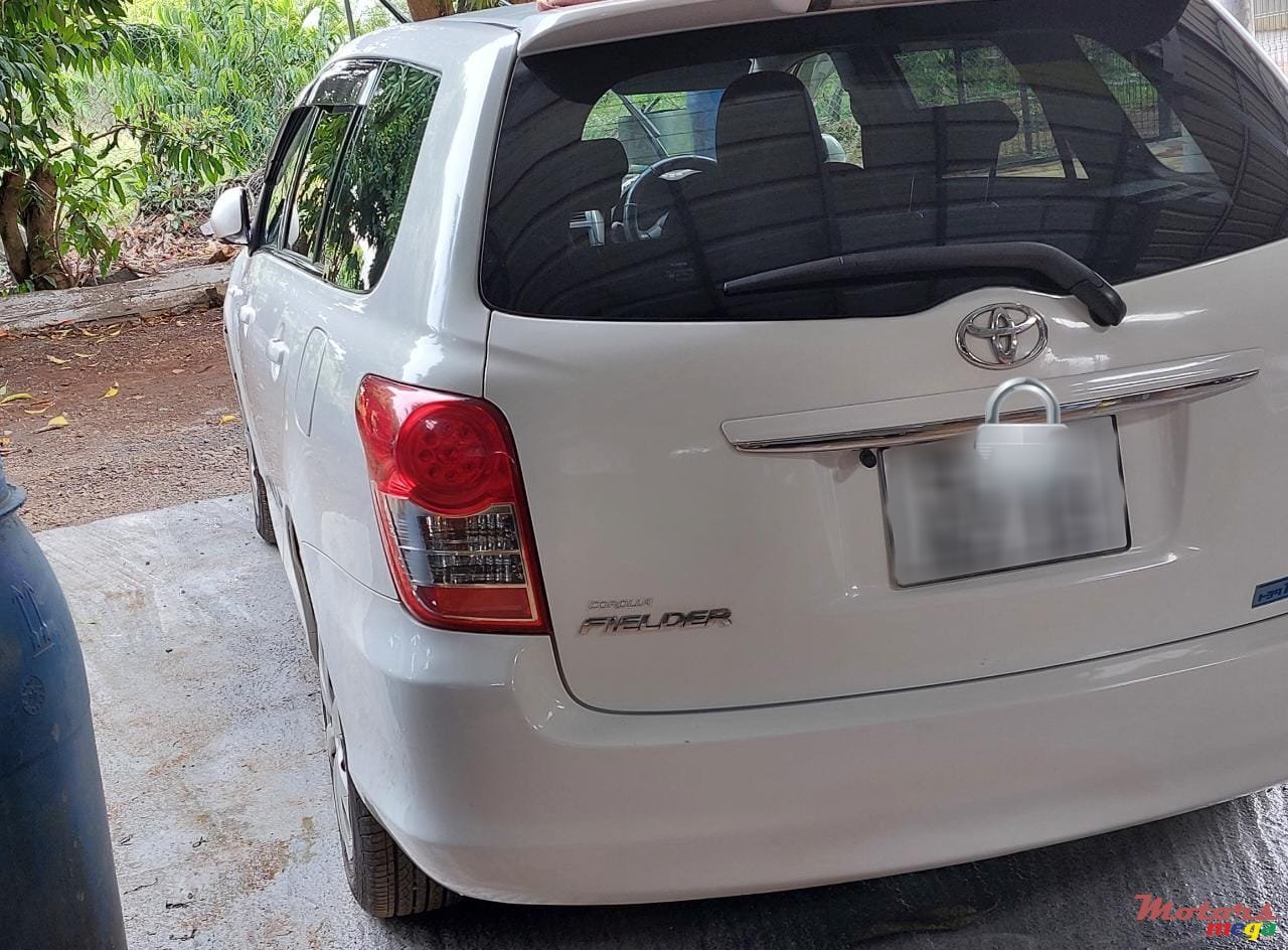 2012' Toyota Fielder photo #2