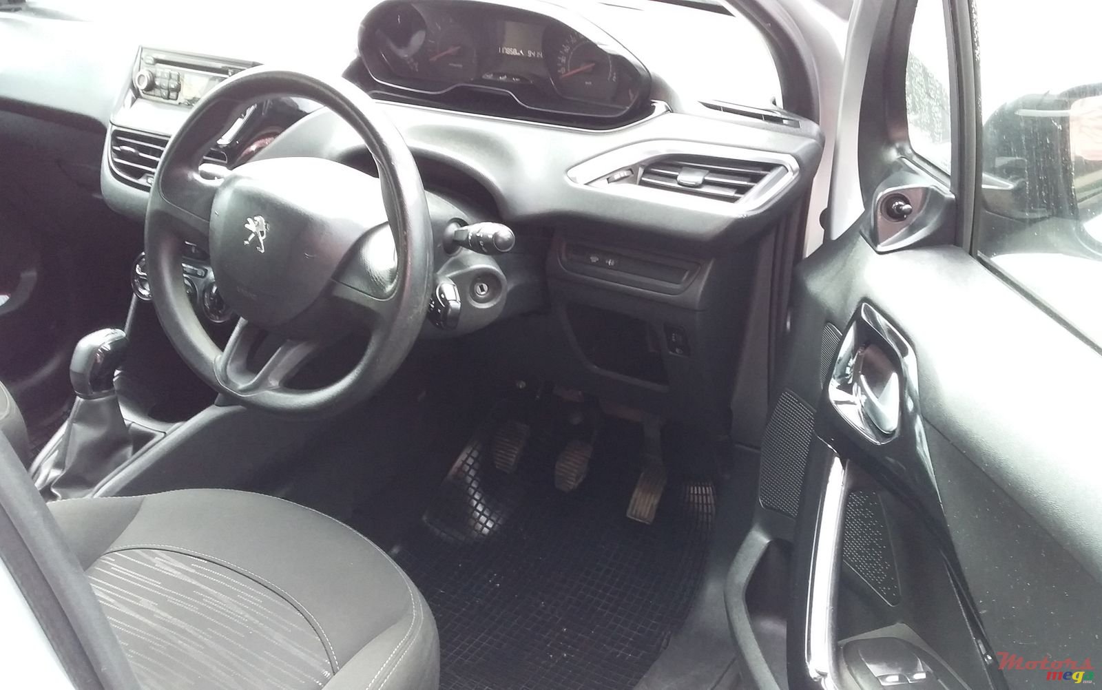 2013' Peugeot 208 photo #3