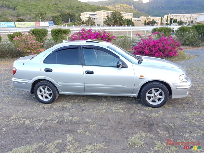 2002' Nissan Sunny photo #2