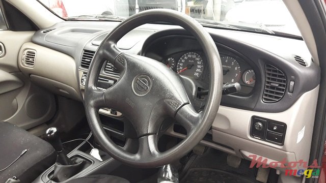 2003' Nissan N16 photo #6