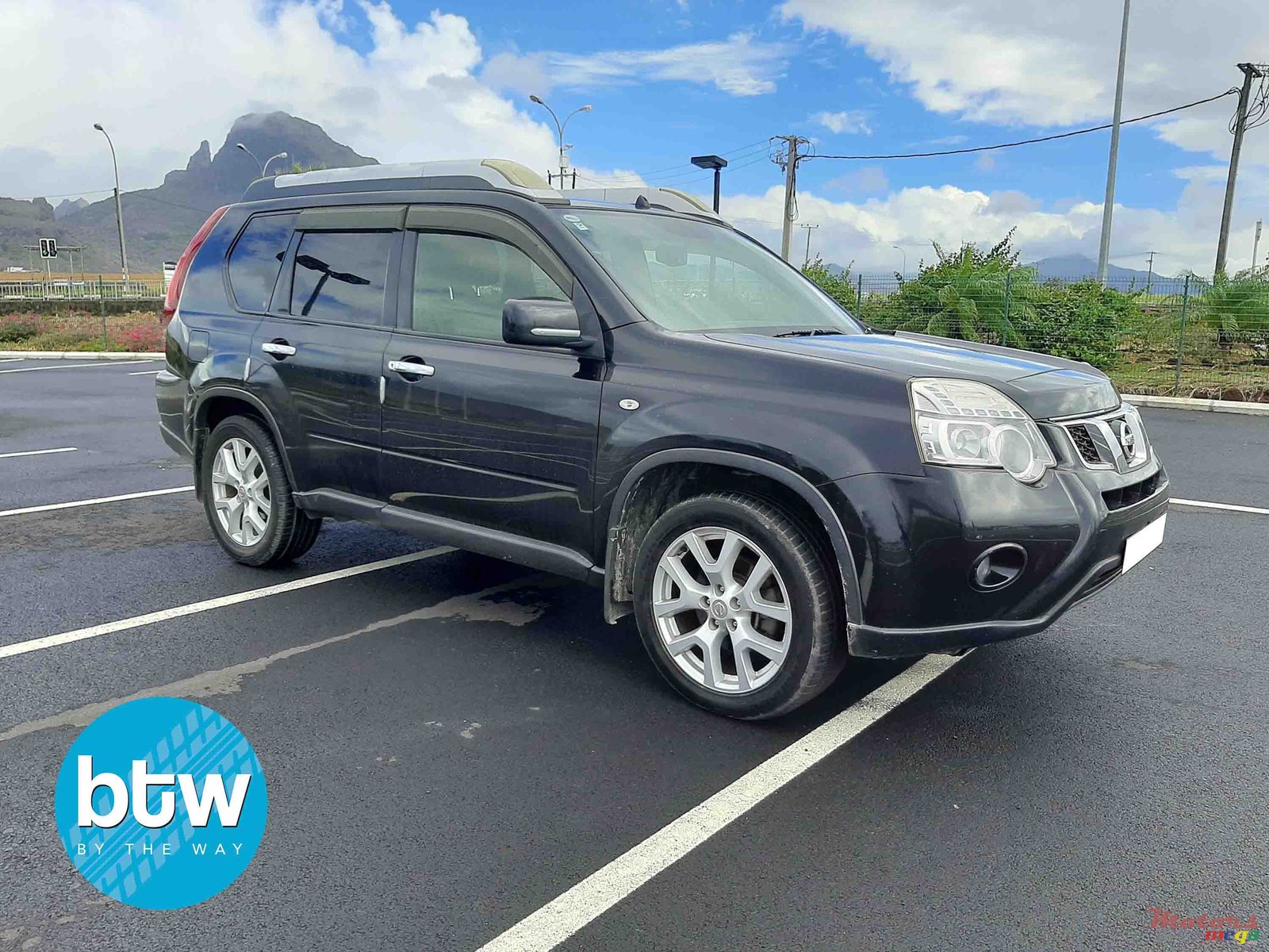 2011' Nissan X-Trail photo #1