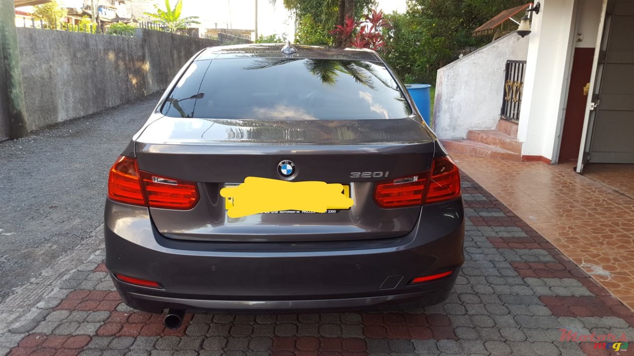 2012' BMW 3 Series photo #2