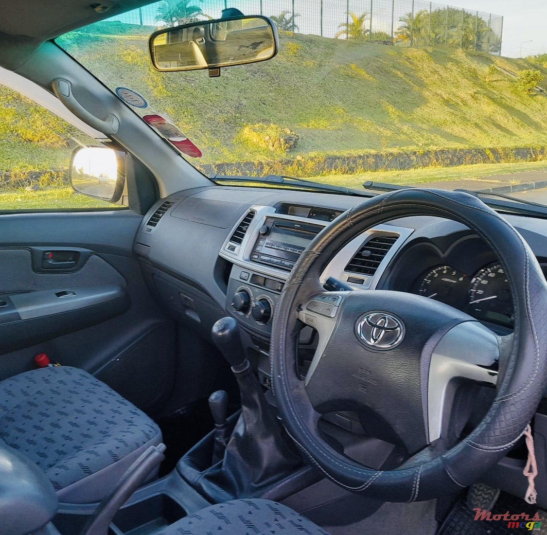 2012' Toyota Hilux 4x4 photo #4