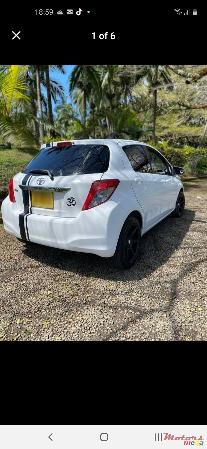 2012' Toyota Vitz photo #2