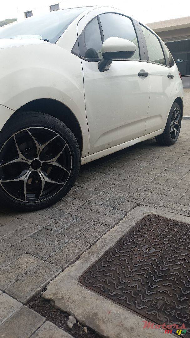 2010' Citroen photo #5