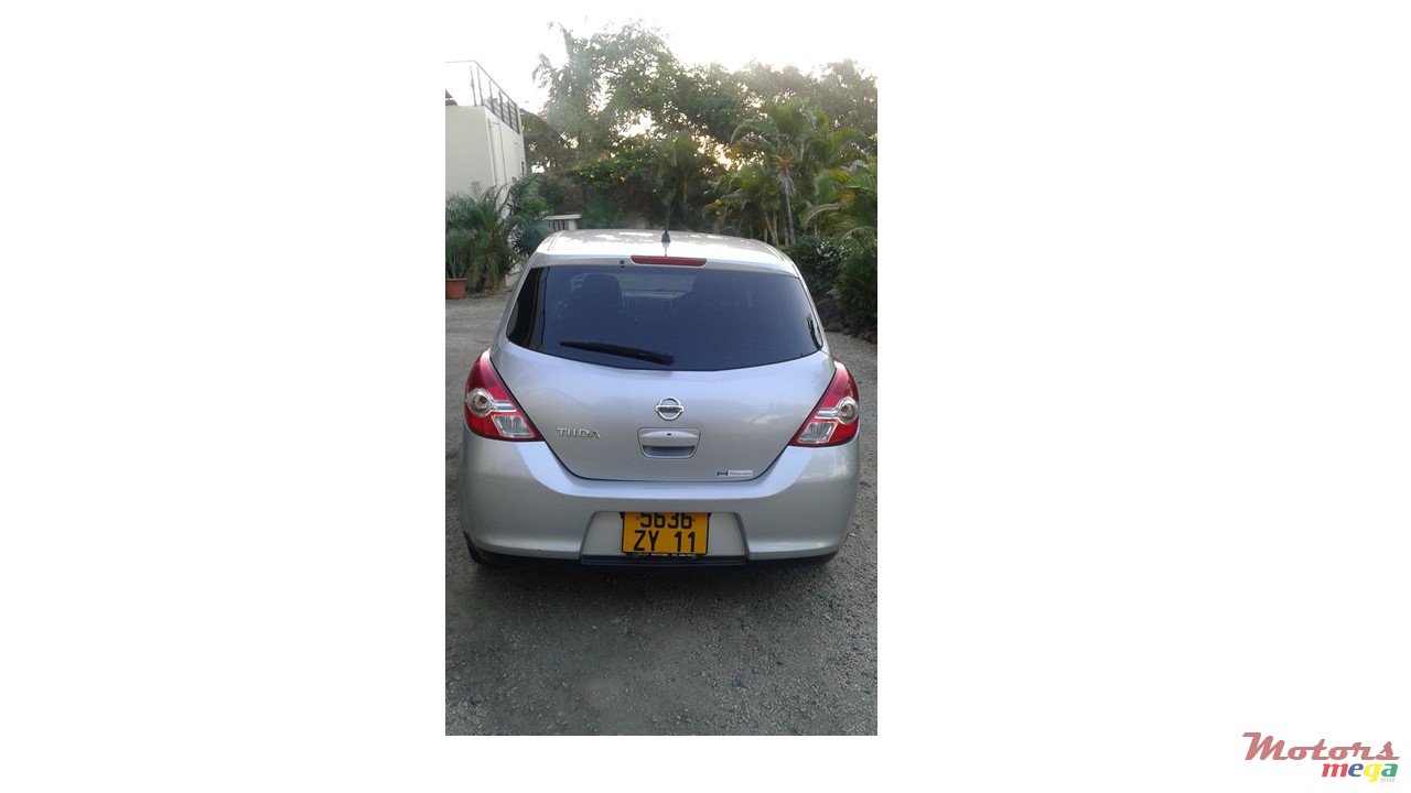 2011' Nissan Tiida photo #3