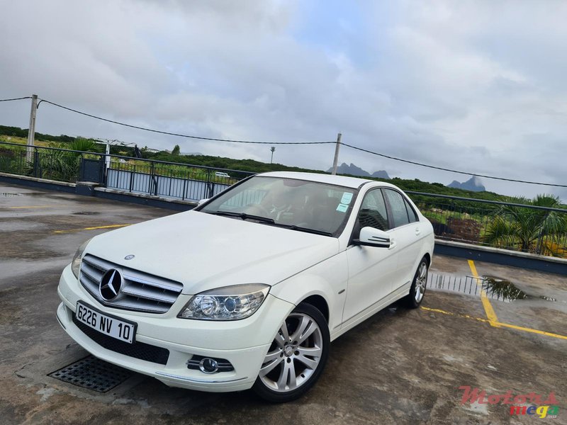 2010' Mercedes-Benz C200 photo #2