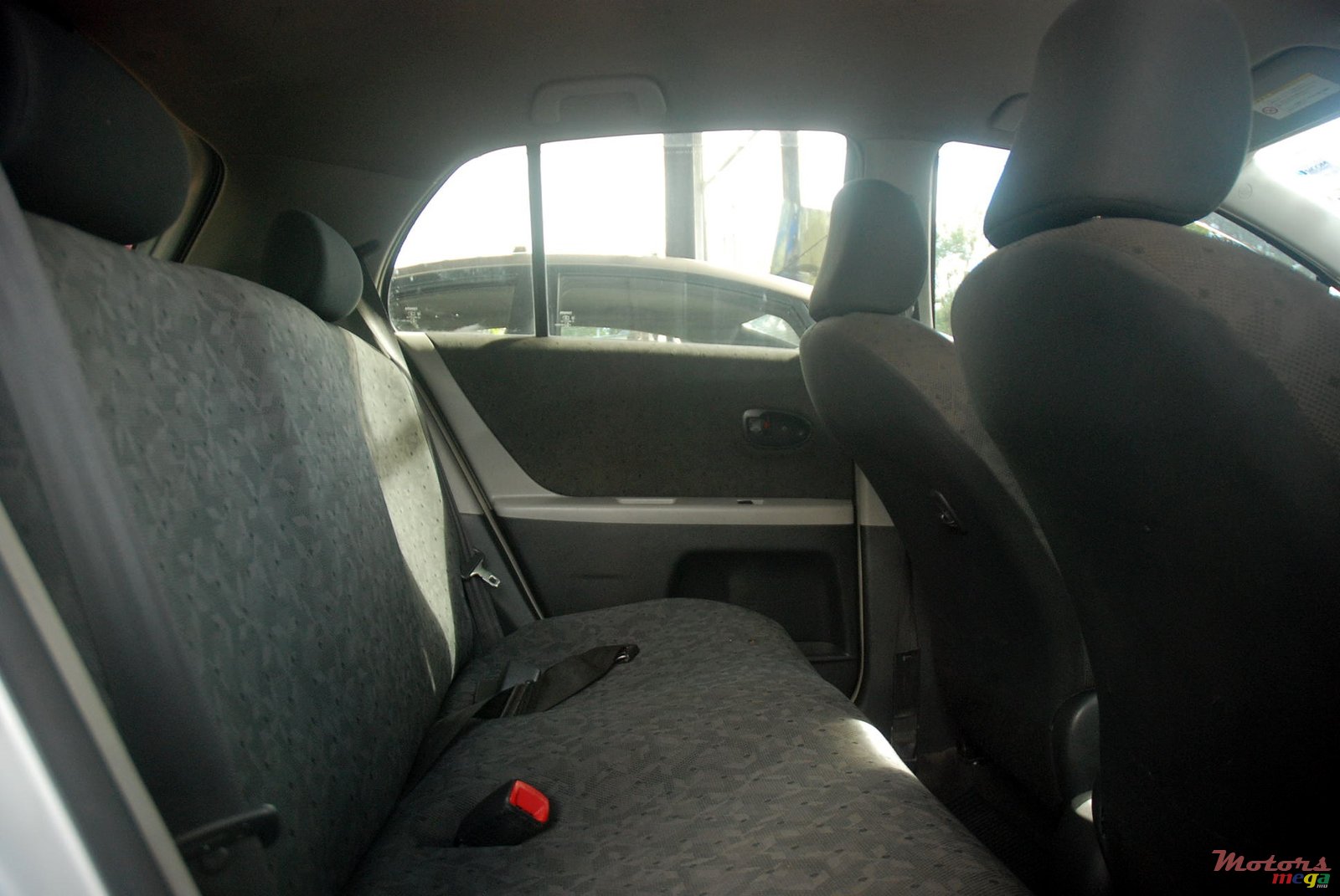 2009' Toyota Vitz photo #4