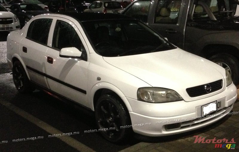 2001' Opel photo #1