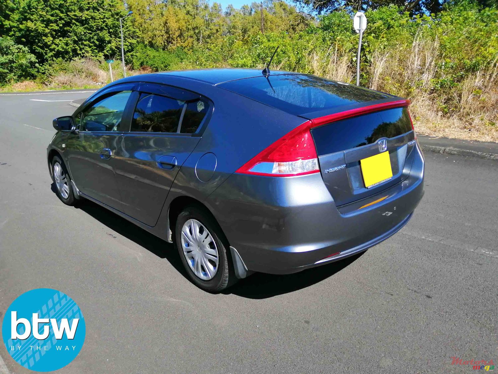 2011' Honda Insight Hybrid photo #2