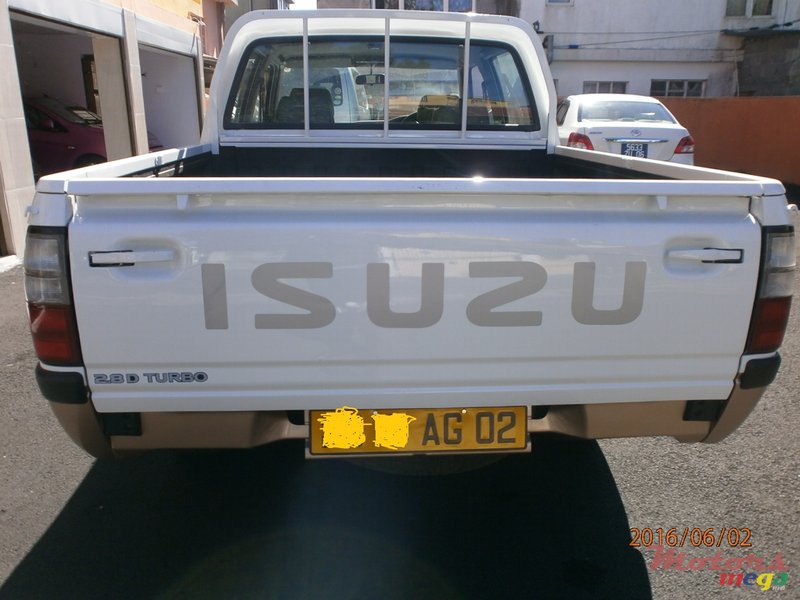 2002' Isuzu LS  photo #2