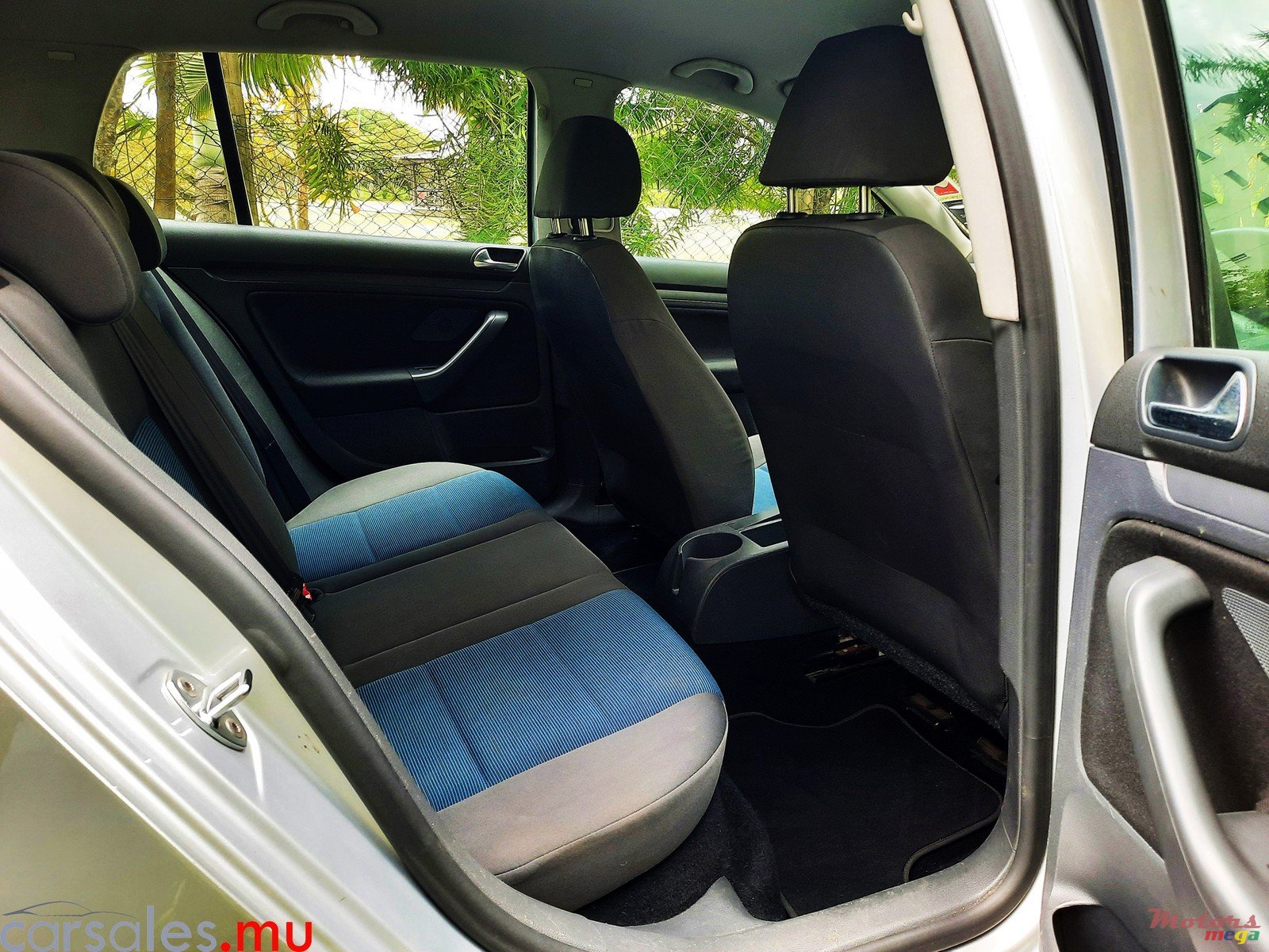 2009' Volkswagen Golf 1.4 Hatchback photo #5