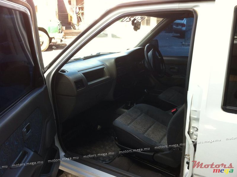 2003' Isuzu KB Series kb250le photo #3