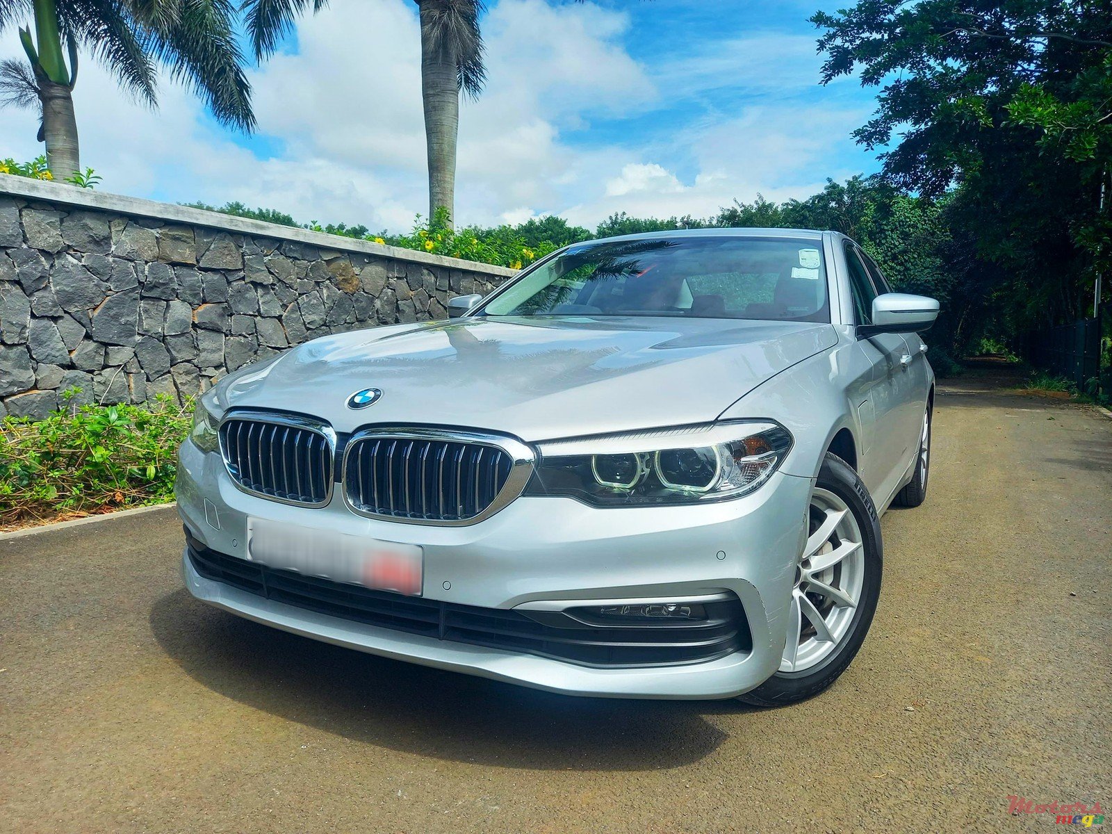 2020' BMW 530 e Luxury Line E-Drive 2.0 photo #1