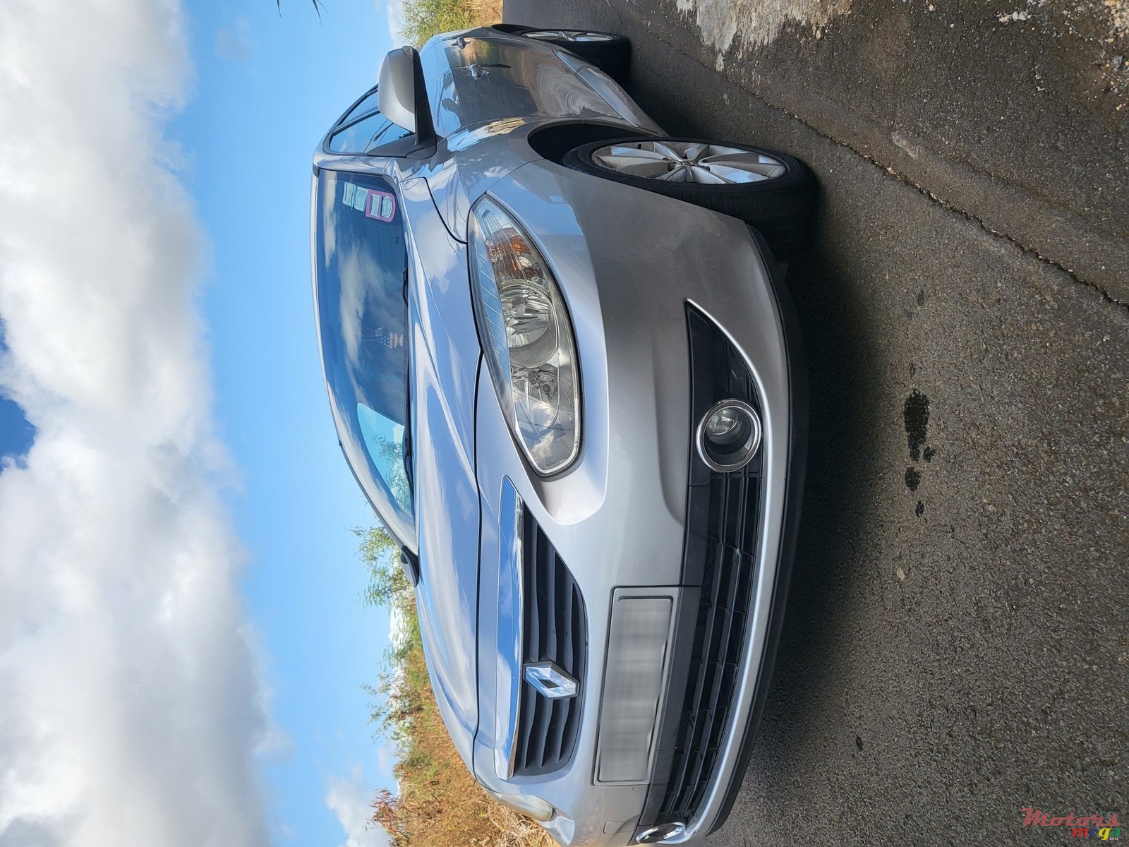 2012' Renault Fluence photo #5