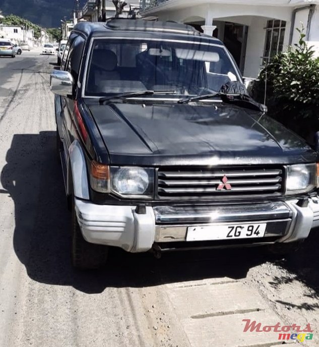 1994' Mitsubishi Pajero photo #2