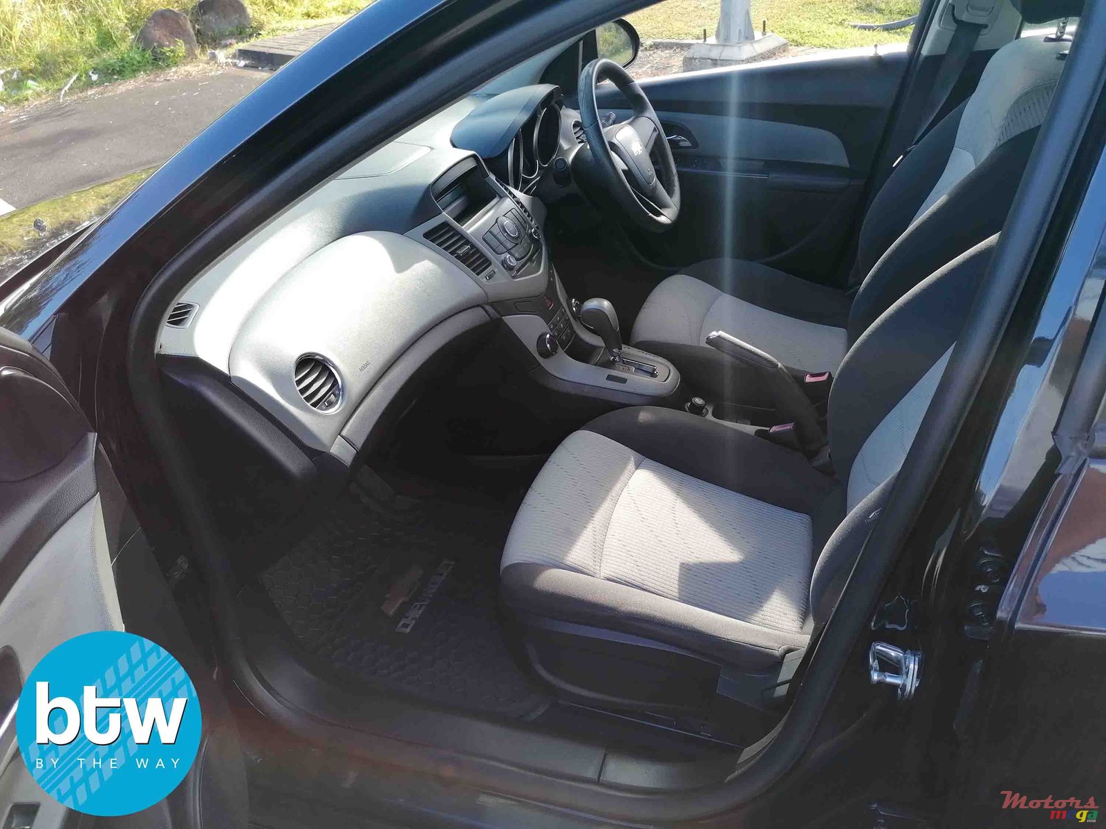 2011' Chevrolet Cruze photo #4