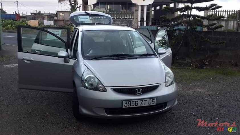 2005' Honda Fit photo #1