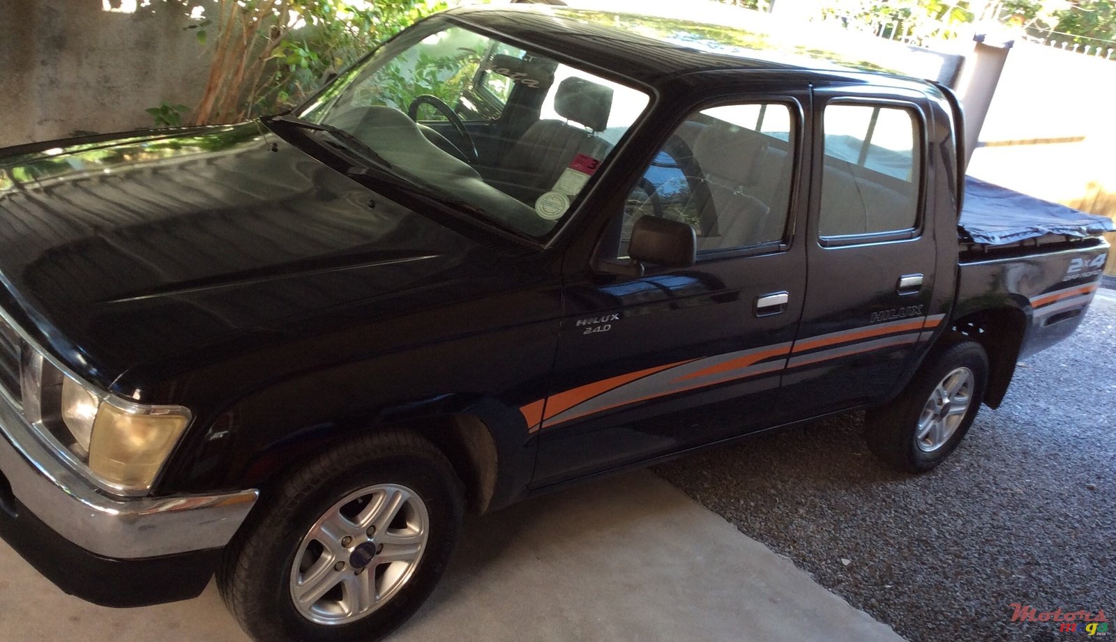 2001' Toyota Hilux photo #1