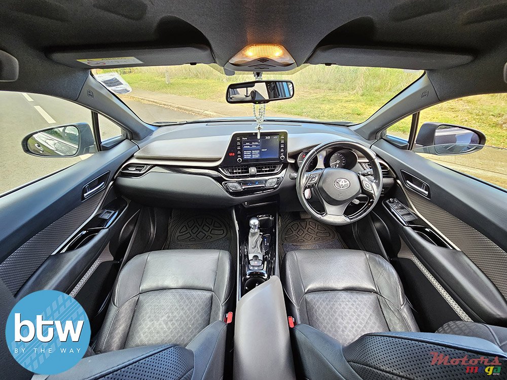 2020' Toyota C-HR photo #7