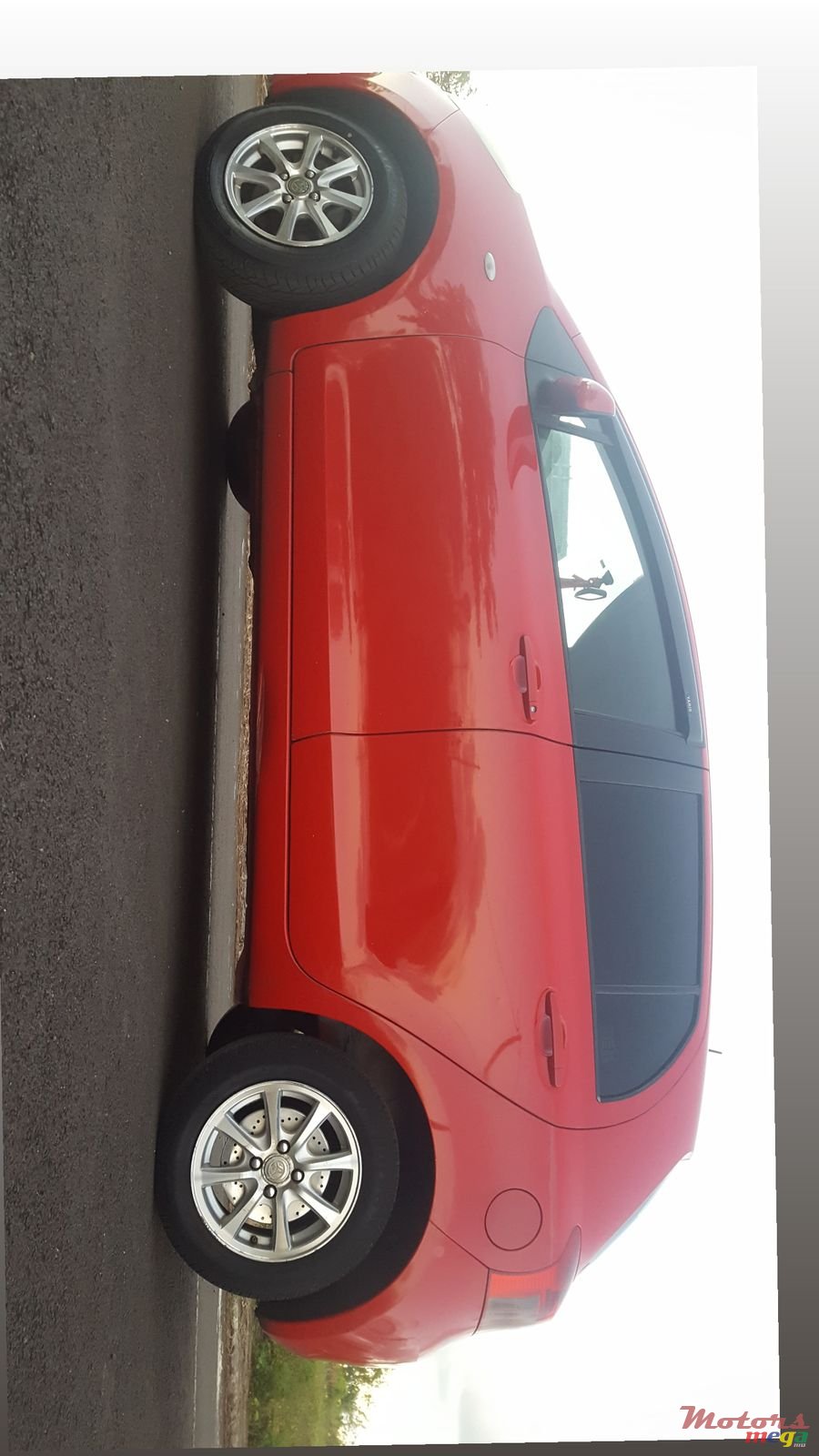 2005' Toyota Vitz photo #2