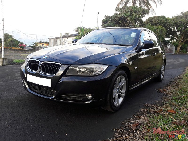 2010' BMW 320i photo #2