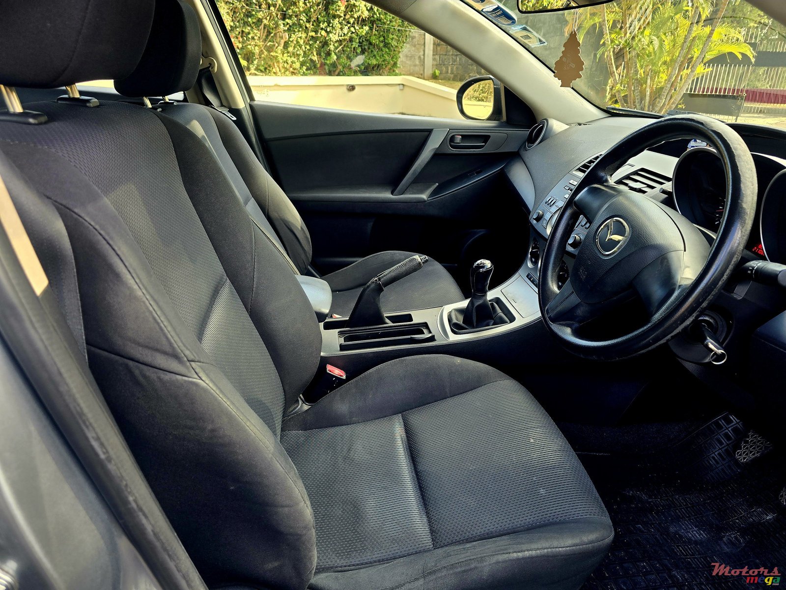 2011' Mazda 3 Japan photo #6