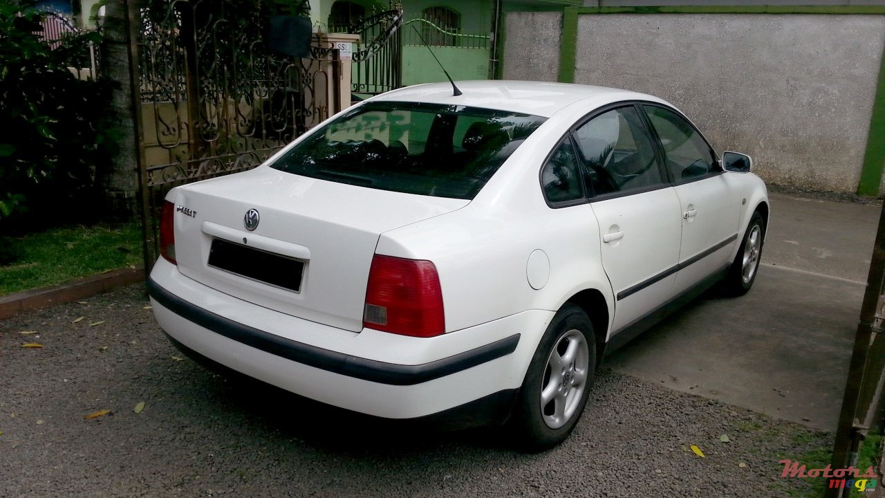 1999' Volkswagen Passat photo #2