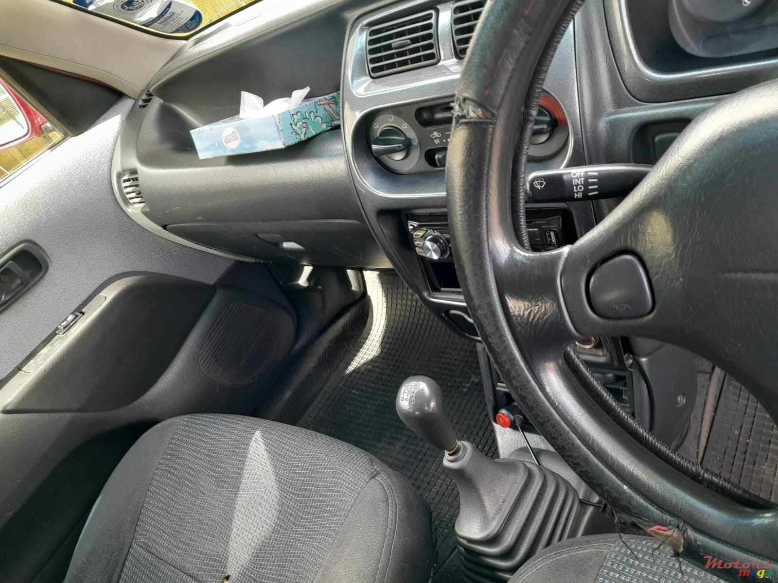 2000' Toyota Duet photo #2