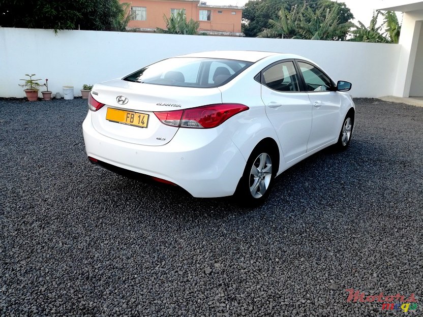 2014' Hyundai Elantra GLS Manual 1.6L photo #2
