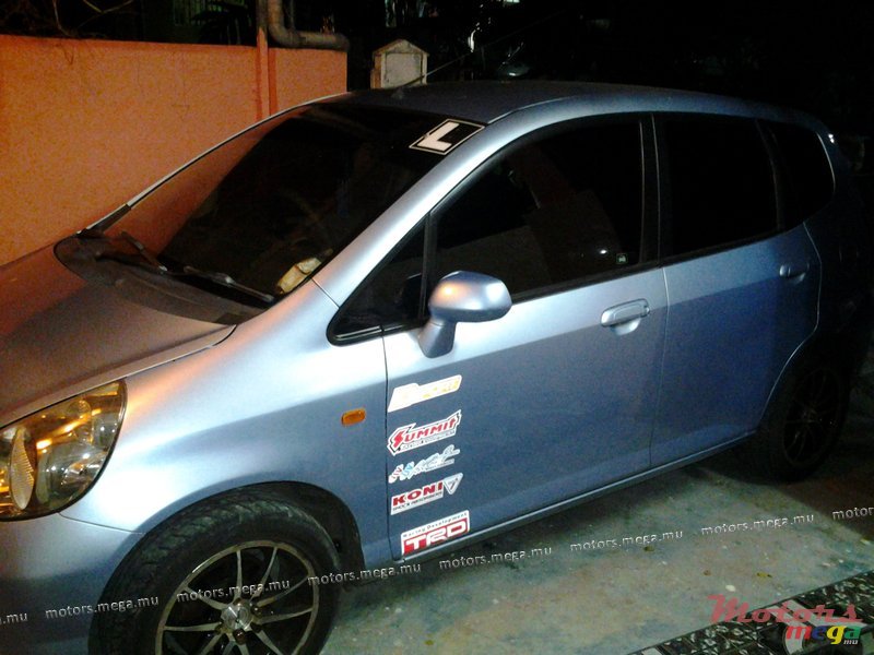 2004' Toyota photo #2