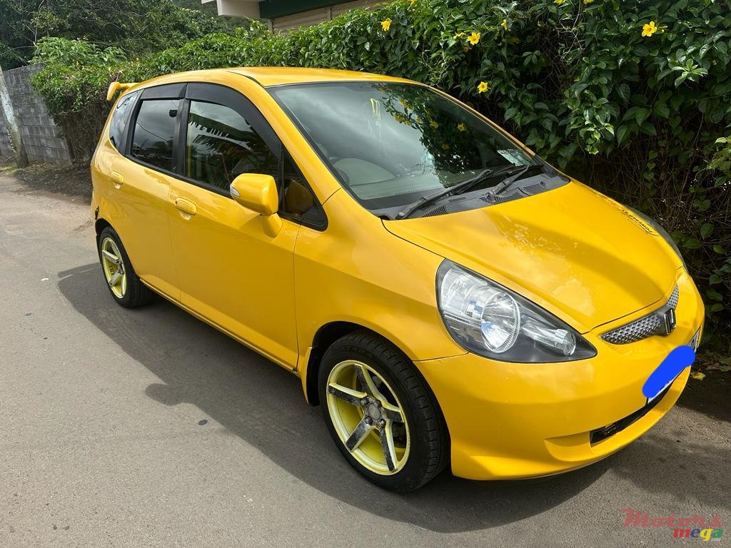 2004' Honda Fit photo #2