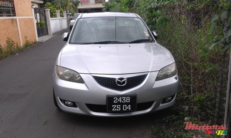 2004' Mazda Axela photo #2