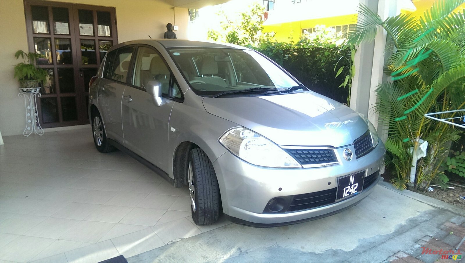 2006' Nissan Tiida photo #1