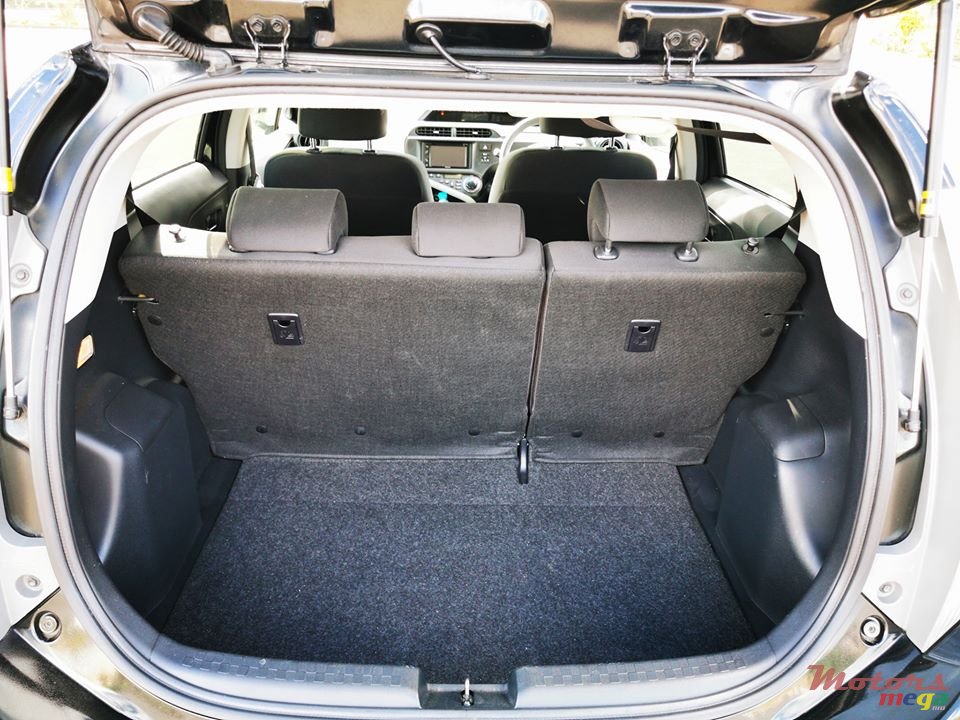 2013' Toyota Aqua photo #7